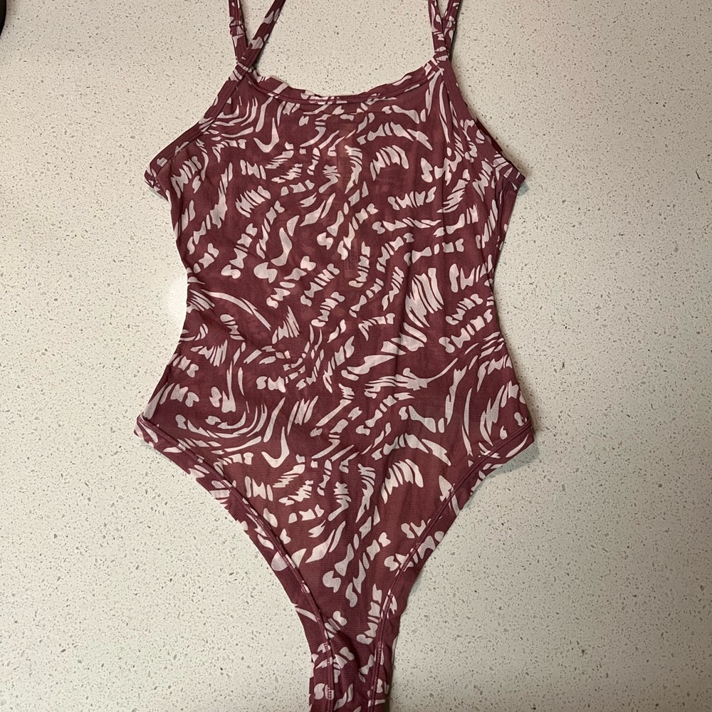 SKIMS Mesh Summer Cami Bodysuit Raspberry Swirl